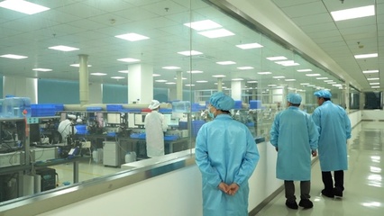 馴光二十余載，光纖上磨透鏡問(wèn)鼎全球第一